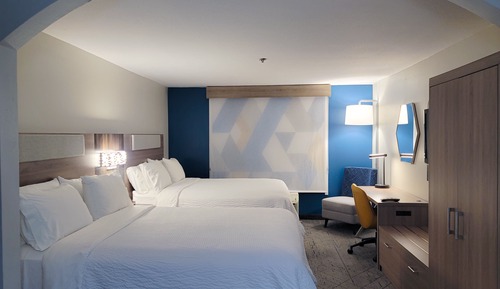 Suite, 2 Queen Beds, Accessible