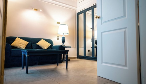 Suite, Sea View