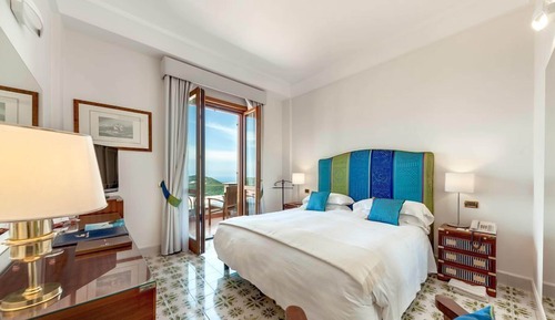 Room, Partial Sea View