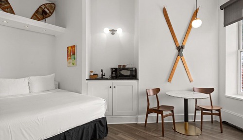 Standard Room, Mountain View (202)