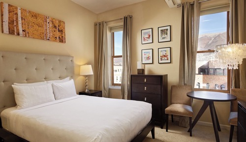 Deluxe Room, Mountain View (304)