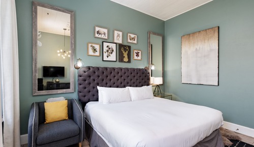 Deluxe Room, 1 King Bed (206)