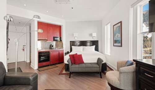 Premier Room, 1 King Bed, Kitchenette, Mountain View (303)
