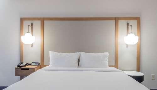 Executive Suite, 1 King Bed, Non Smoking (Hearing Accessible)