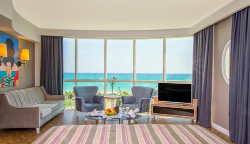 Standard Jacuzzi Suite