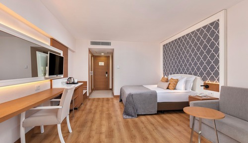 Deluxe Room, Partial Sea View