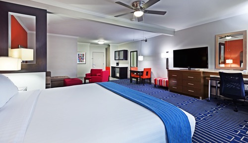 Suite, 1 King Bed, Accessible, Pool View (Communication)