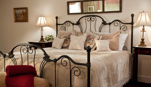 Room, Private Bathroom (Shadowood Burgundy)