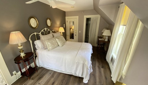 Room, Private Bathroom (Cameo Room)