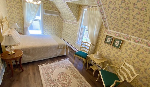 Room, Private Bathroom (Garden View Room)