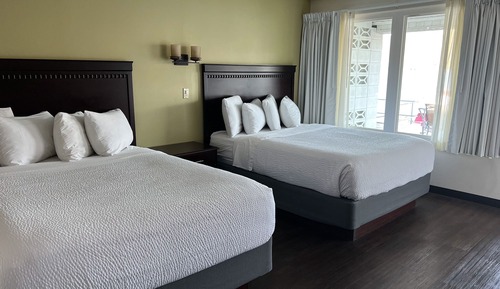 Lakefront Room 2 Queen Beds