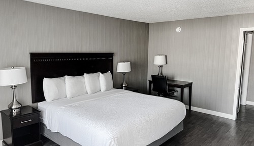 Courtyard Room 1 King Bed