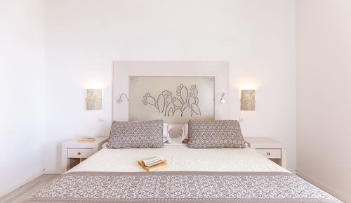 Suite, Sea View