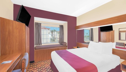 Standard Room, 1 Queen Bed