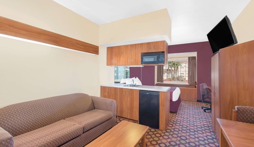 Suite, 1 Queen Bed