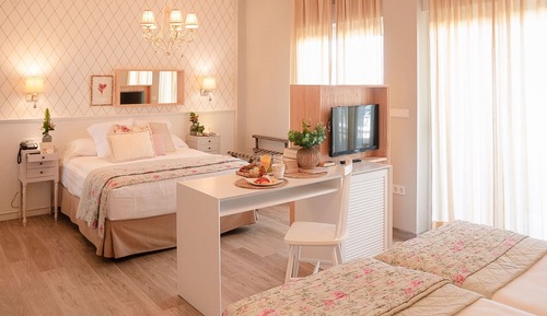 Family Room (Deluxe)
