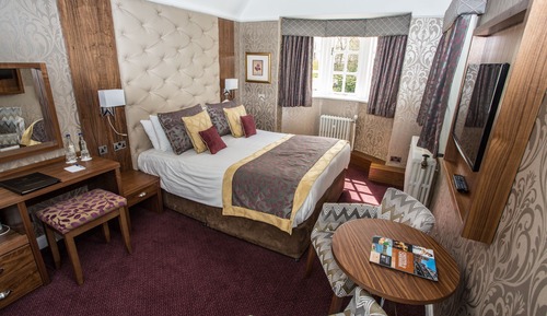 Double Room (Feature)