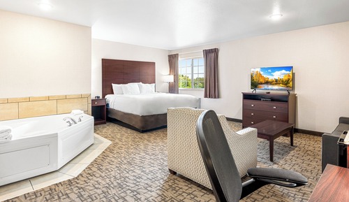 Suite, 1 King Bed with Sofa Sleeper, Whirlpool Tub, Non Smoking