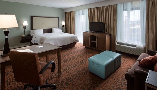 Studio, 1 King Bed, Refrigerator & Microwave (Wet bar)
