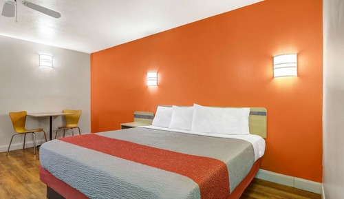 Standard Room, 1 King Bed, Accessible, Non Smoking