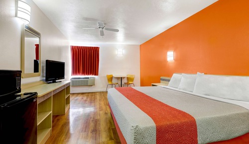 Standard Room, 1 King Bed, Non Smoking