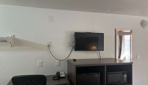 Deluxe Room, 1 King Bed, Non Smoking, Refrigerator & Microwave