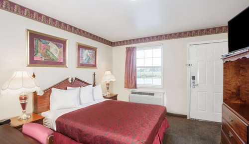 Standard Room, 1 King Bed, Smoking