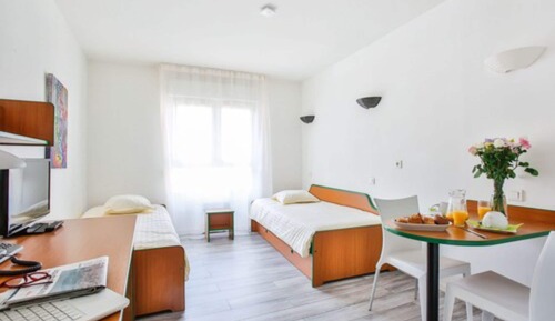 Studio, 2 Twin Beds