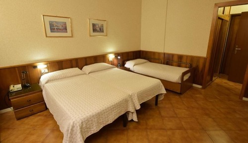 Standard Room (5 people)