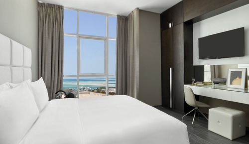 Suite, 1 King Bed, Kitchen, Sea View (Low Floor)