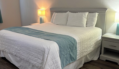 Standard Room, 1 King Bed