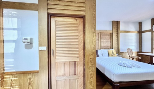 Deluxe Queen Room