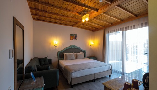 Comfort Room, 1 Queen Bed with Sofa bed, River View