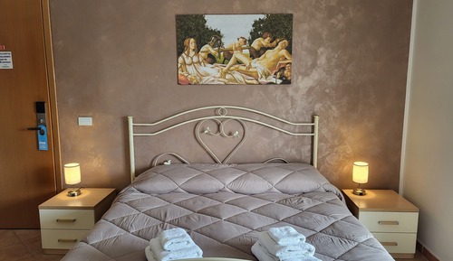 Exclusive Quadruple Room, Ensuite, Poolside
