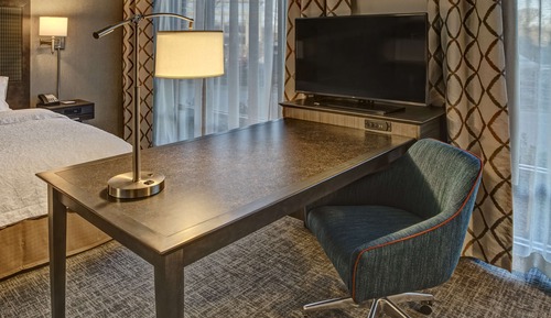 Standard Studio, 1 King Bed, Refrigerator & Microwave (Wet Bar)