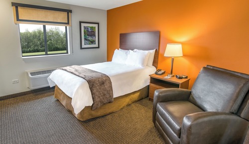 Room, 1 Queen Bed (With Recliner)