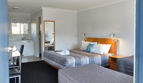 Deluxe Family Room, Kitchenette