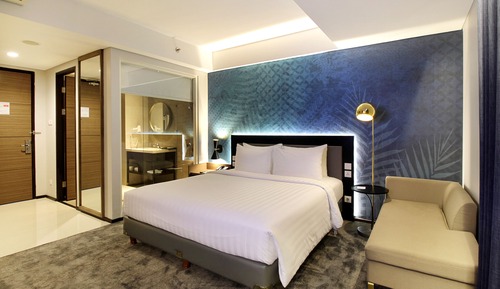 Grand Room, Smoking