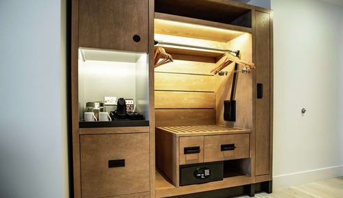 Room, 1 King Bed, Corner