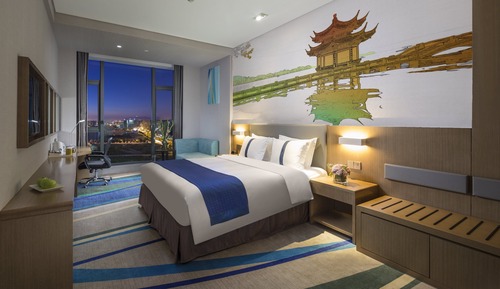 Standard Room, 1 King Bed (Extra Floor Space)