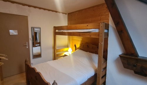 Standard Triple Room, Private Bathroom (sous les toits)
