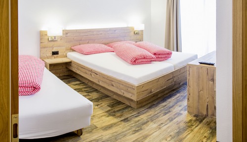 Double Room (max. 3 pax)