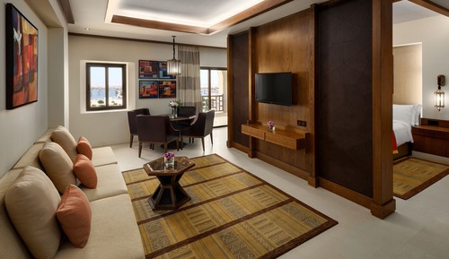 Junior Suite, 1 King Bed, Garden View