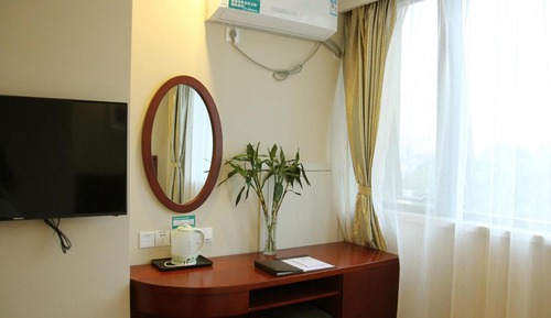 Double Room (1.8m Bed with Inside Window)