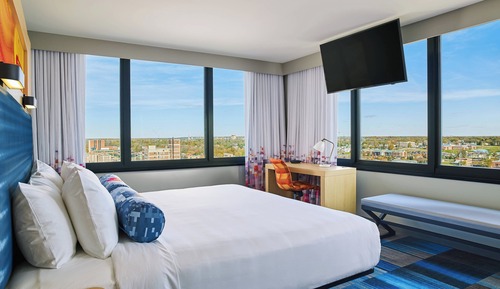 Room, 1 King Bed, Corner