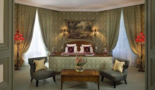 Superior Double Room, Ensuite, Courtyard View