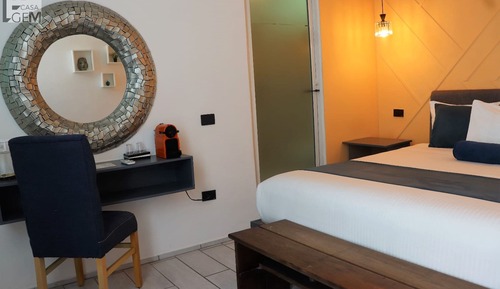 Luxury Room, 1 King Bed, Private Bathroom, Pool View