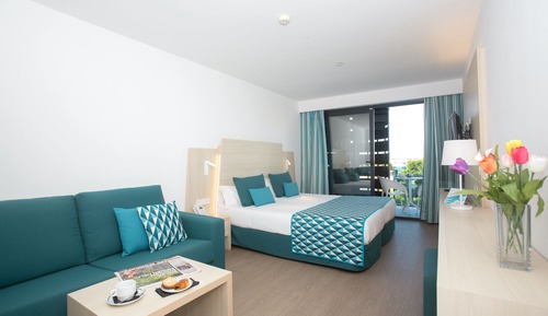 Junior Suite, Jetted Tub (3 adults + 1 child)