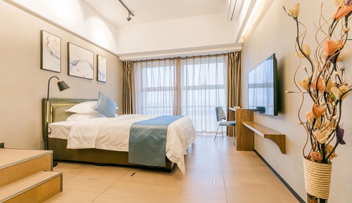 Business Suite, River View
