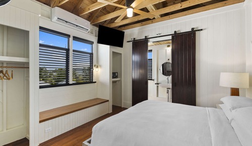 Suite, 1 King Bed (Keeping Suite)